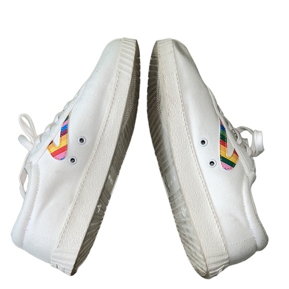 Like New Tretorn White Canvas Rainbow Logo Nylite Comfort Low Top Sneakers - 9 - Picture 10 of 16